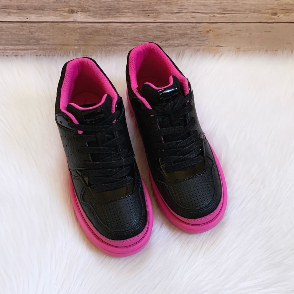 UGG Women’s Highland Sneakers - Picture 2 of 7